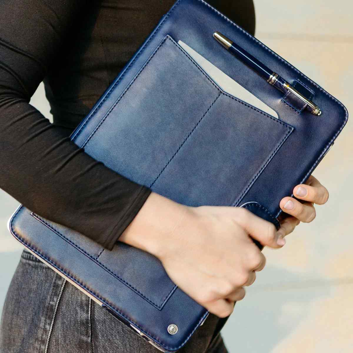 Graduation Gifts for the Tech-Obsessed: 5 Accessories They’ll Love