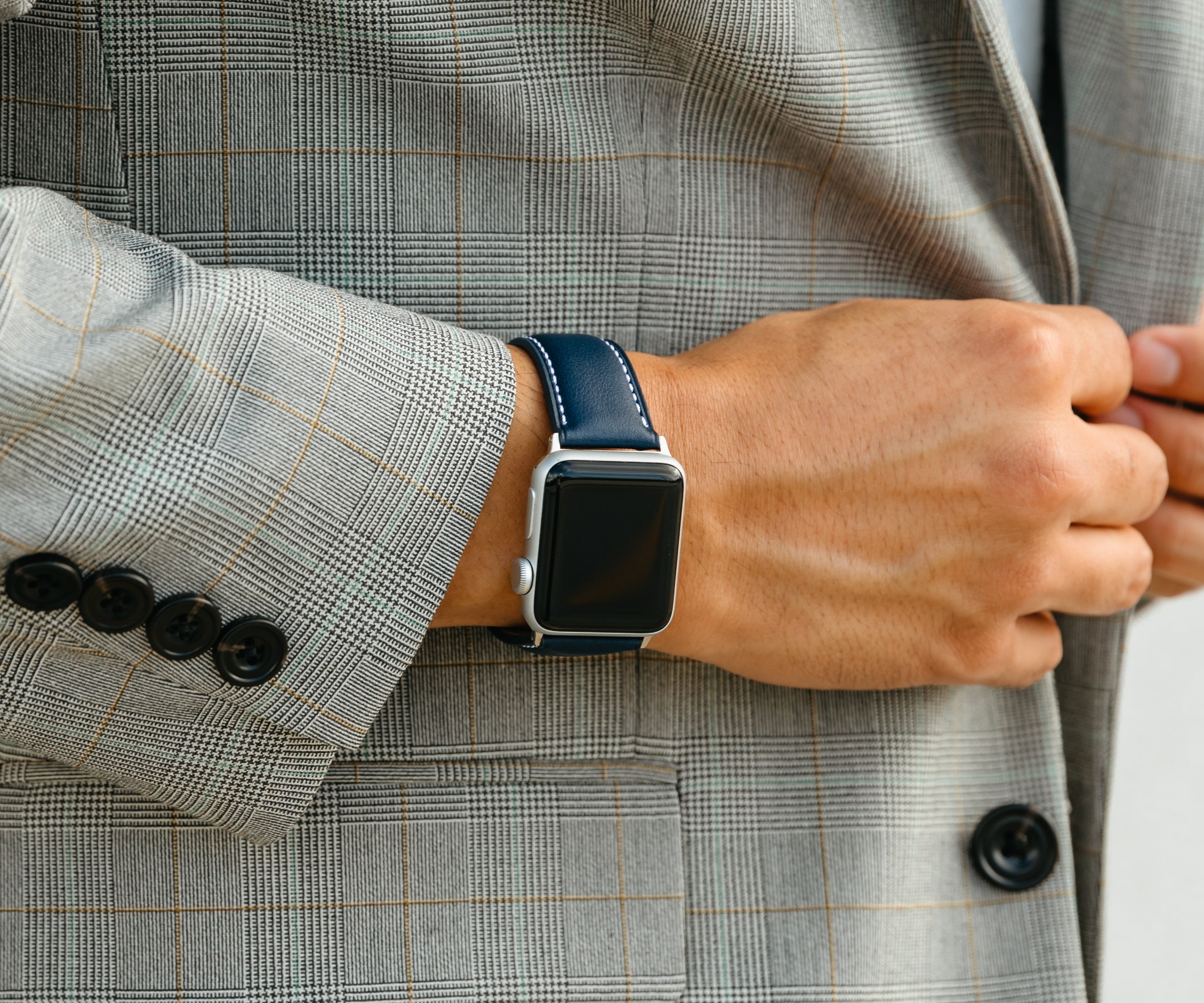Father’s Day Gifts: Top 5 Leather Tech Goods to Delight Dad