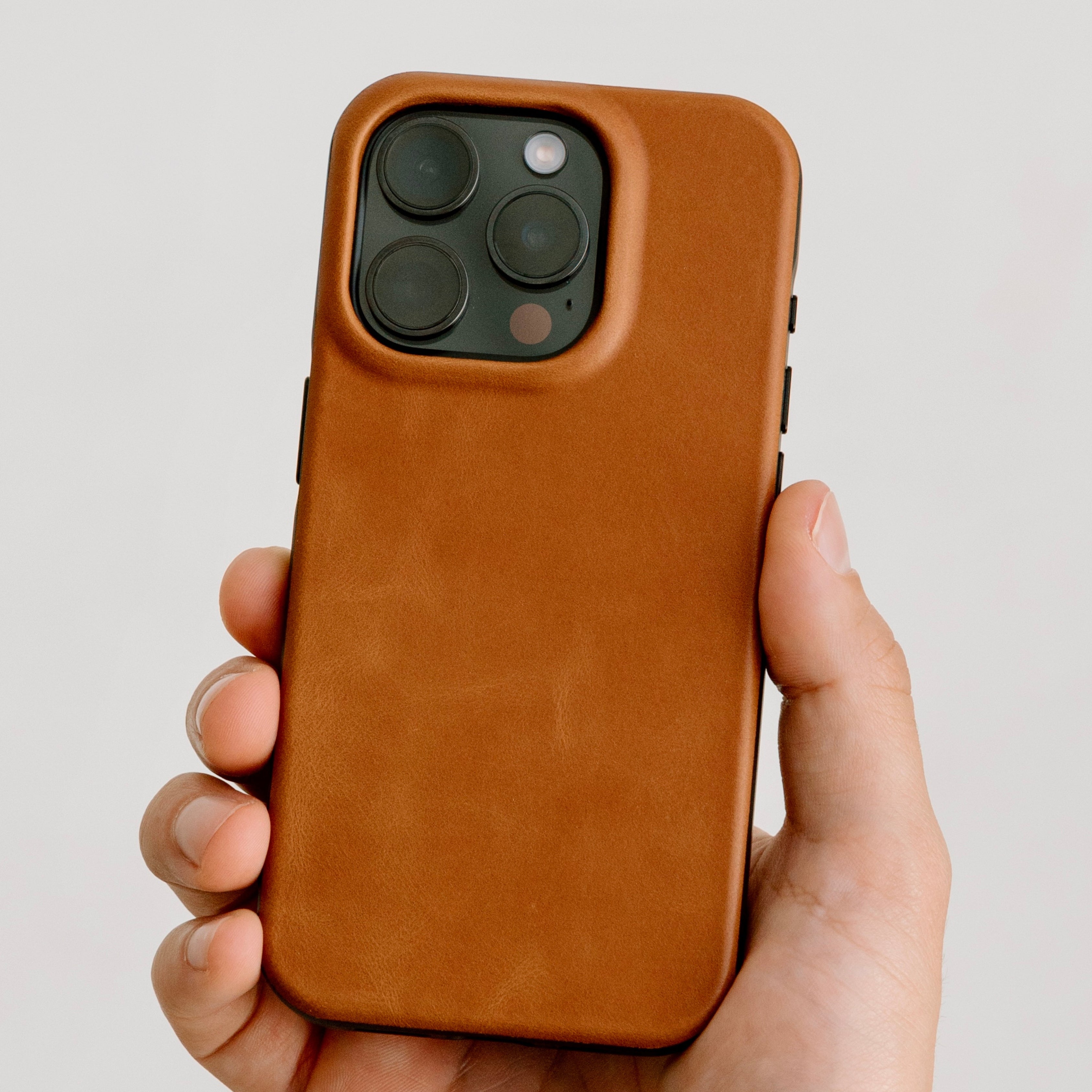 The Minimalist Full-Grain Leather iPhone 16 Pro Max MagSafe Case