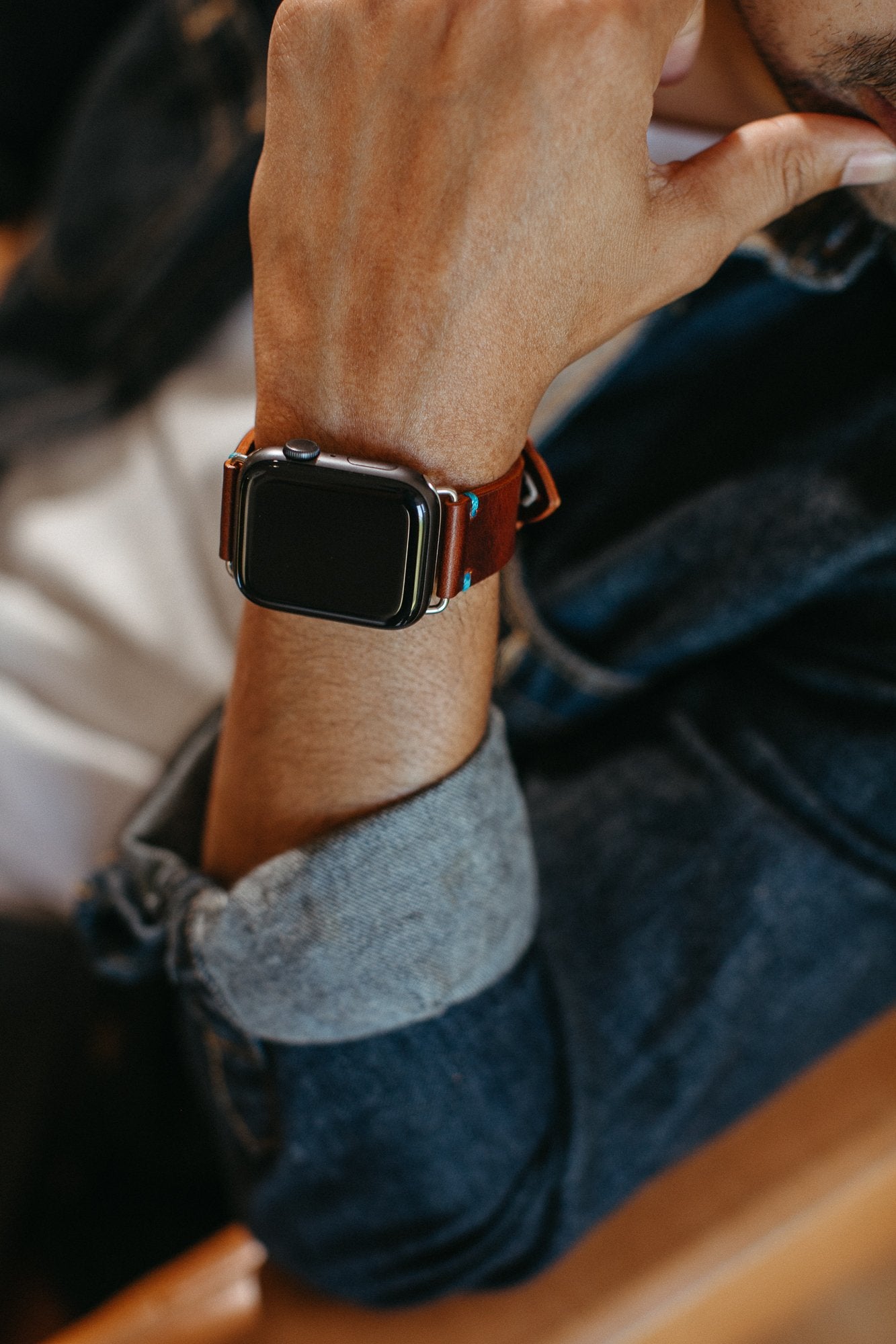 Apple watch 5 leather on sale band